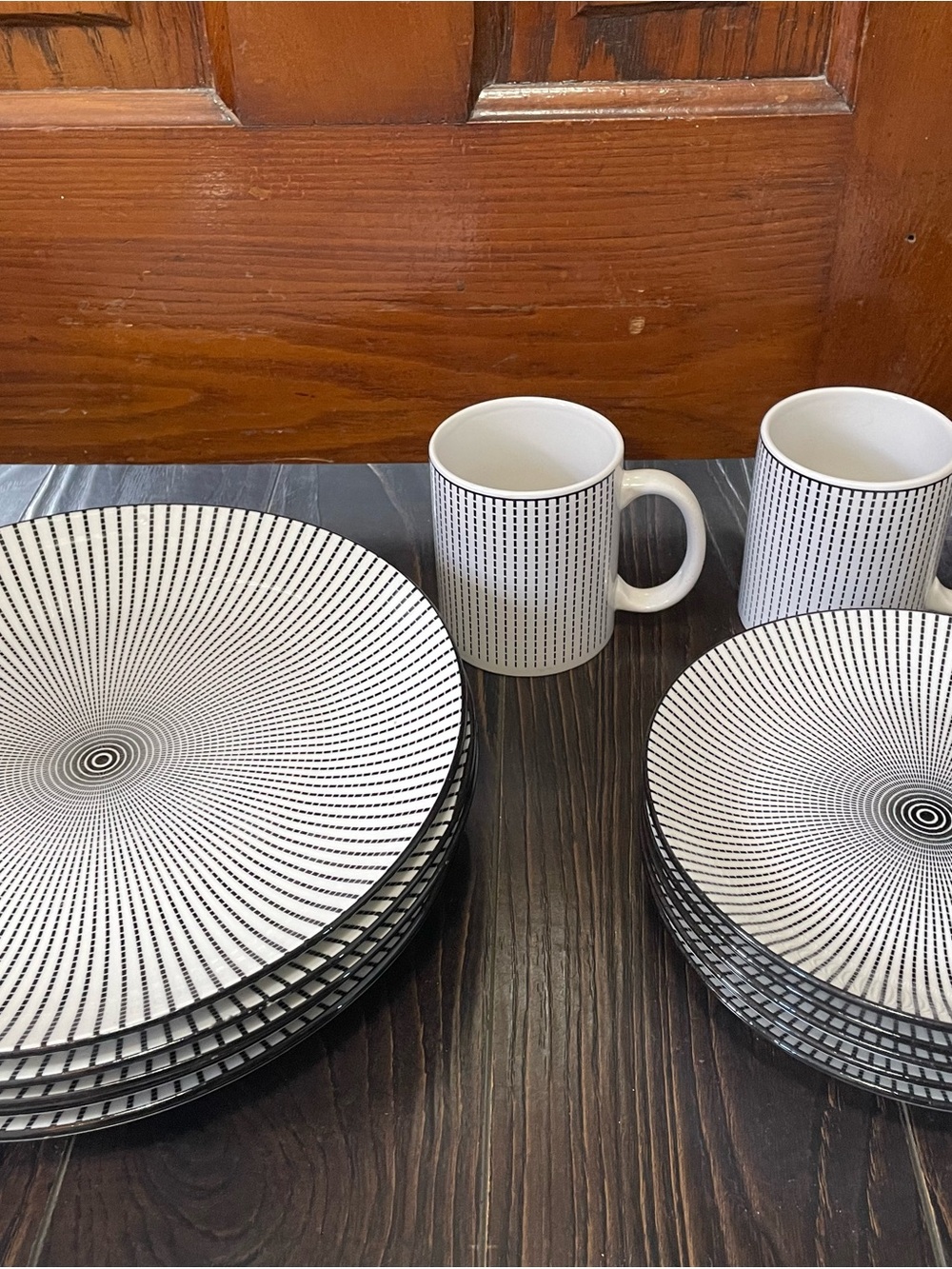 Modern Black & White Radial Dinnerware Set - Home Dining